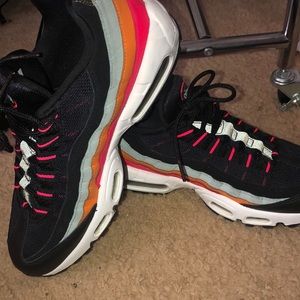 Nike Air Max 95 Essential Blk/ White/ Kumquat